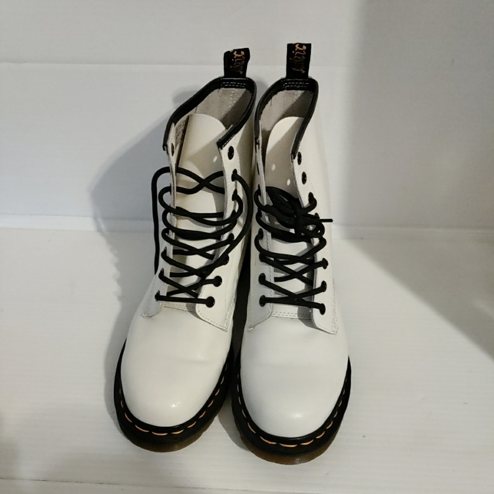 Dr Martens 11821 White Leather Combat Boots Shoes Women's Size 41 / 9 - Picture 8 of 12